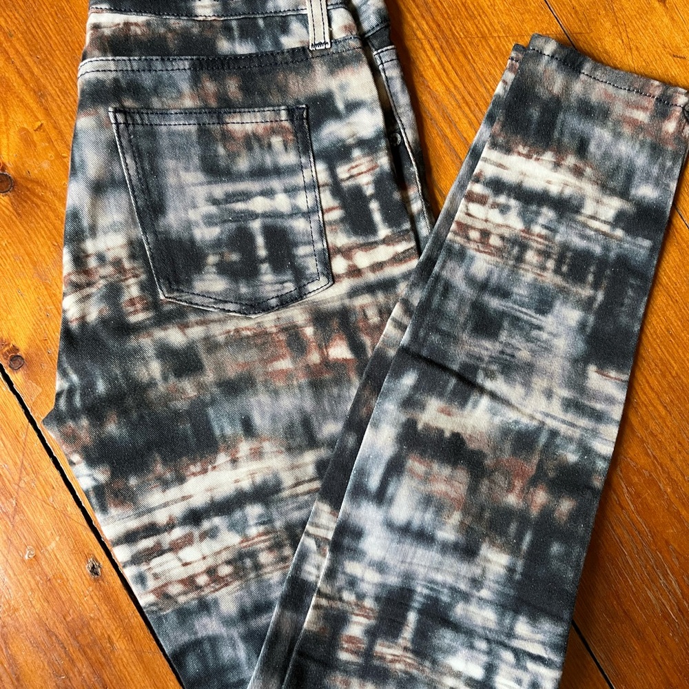 Tie die/ distressed Carmar skinny leg jeans